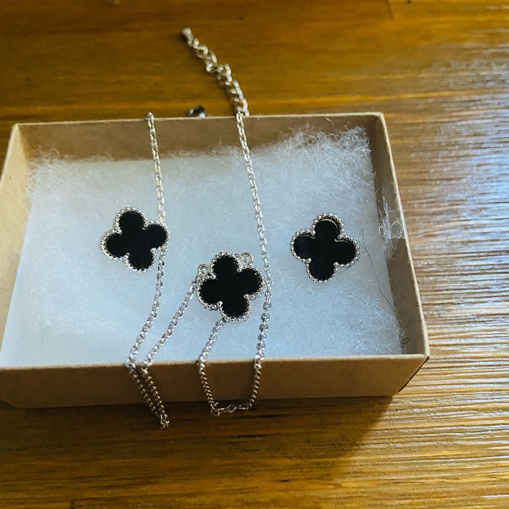 Four clove set